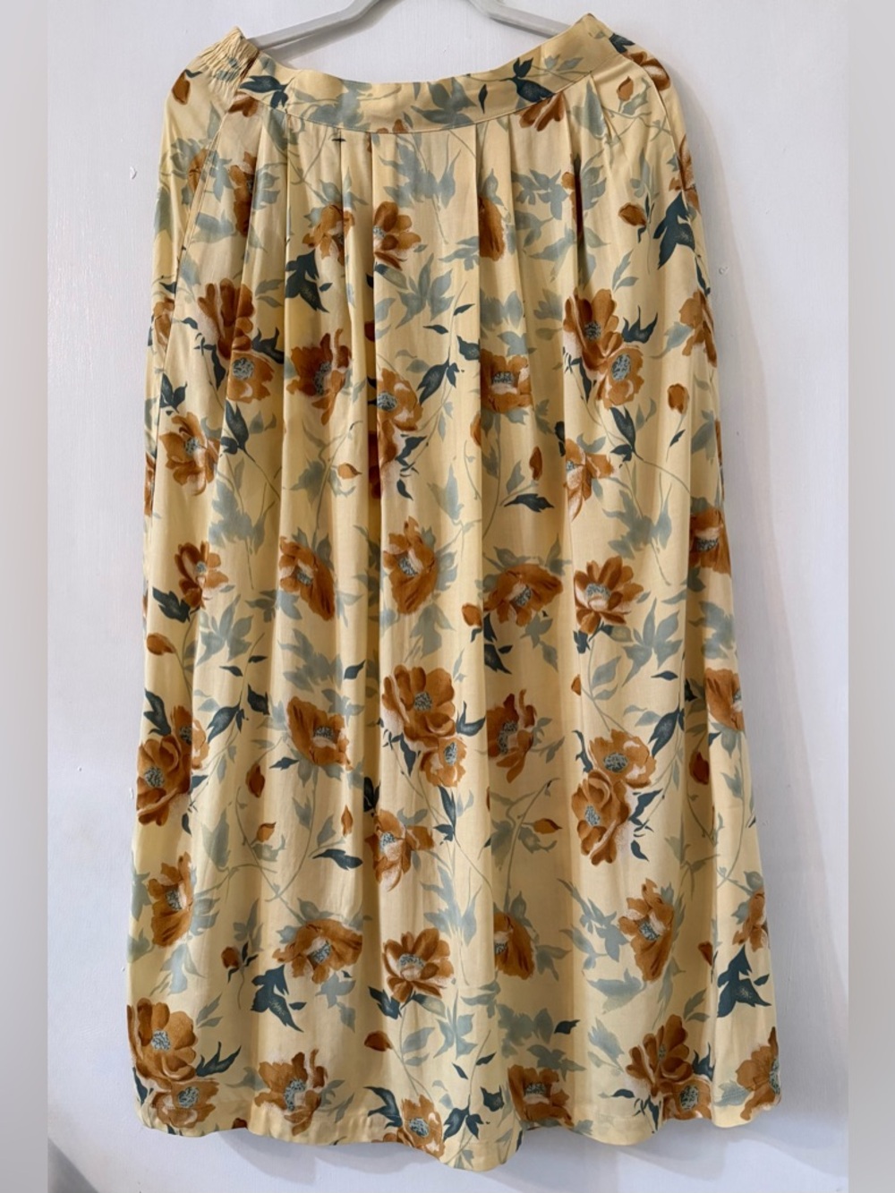 Vintage Floral Pleated Midi Skirt in Cream & Brown